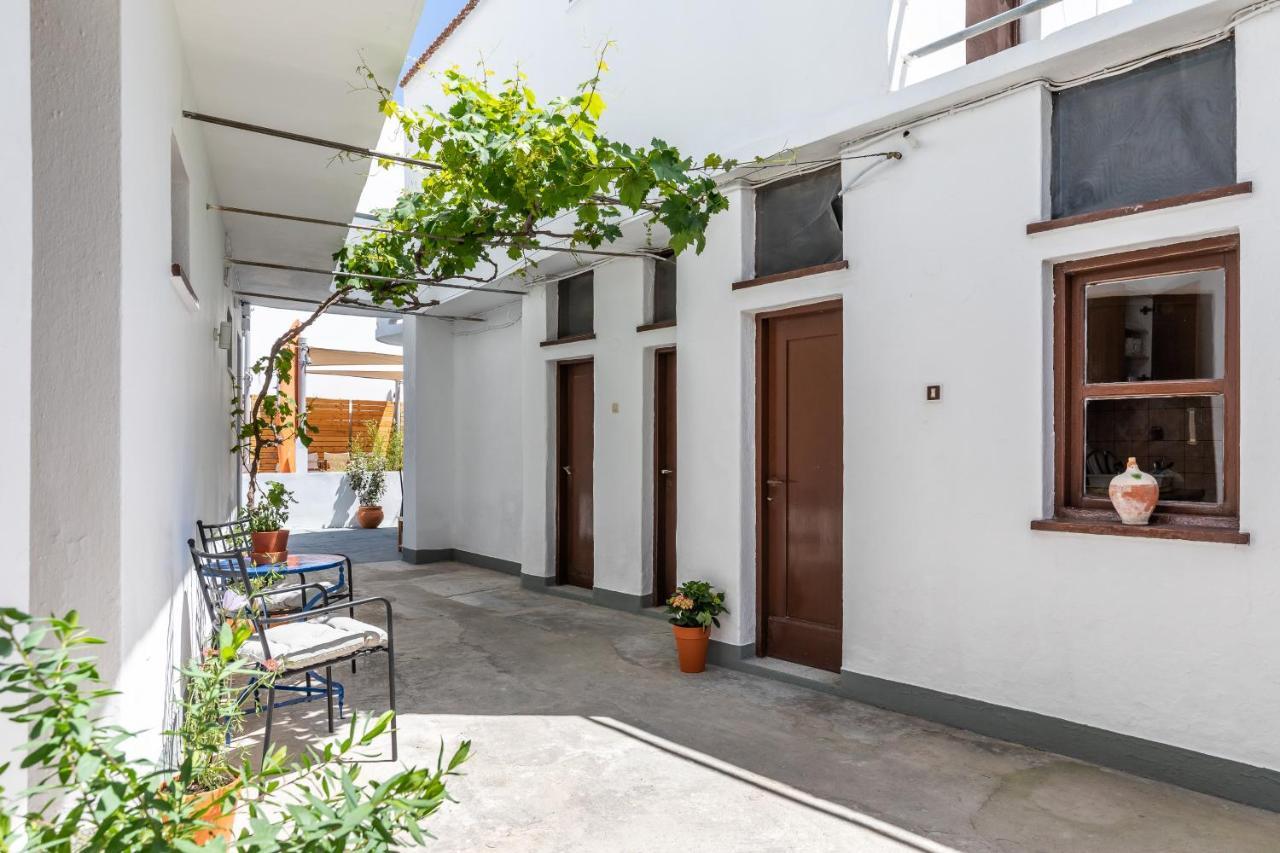 Uncle John'S Guesthouse Skopelos Town Ngoại thất bức ảnh